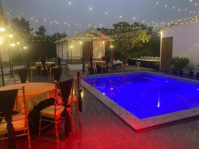 Luxury Farmhouse In Chhatarpur With Pool Ню Делхи Екстериор снимка