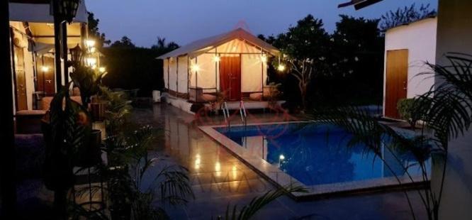 Luxury Farmhouse In Chhatarpur With Pool Ню Делхи Екстериор снимка