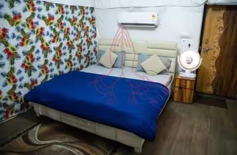 Luxury Farmhouse In Chhatarpur With Pool Ню Делхи Екстериор снимка