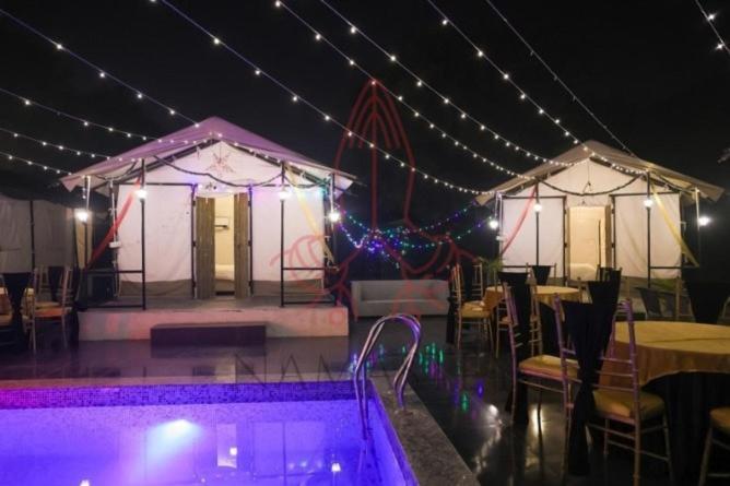 Luxury Farmhouse In Chhatarpur With Pool Ню Делхи Екстериор снимка