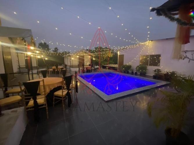 Luxury Farmhouse In Chhatarpur With Pool Ню Делхи Екстериор снимка